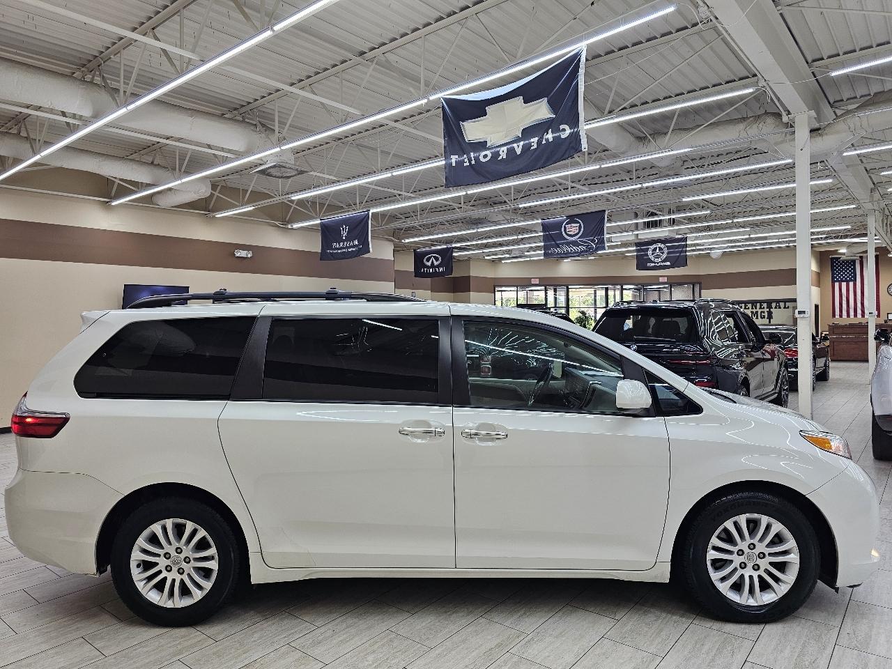Toyota Sienna XLE FWD 8-Passenger V6 2016