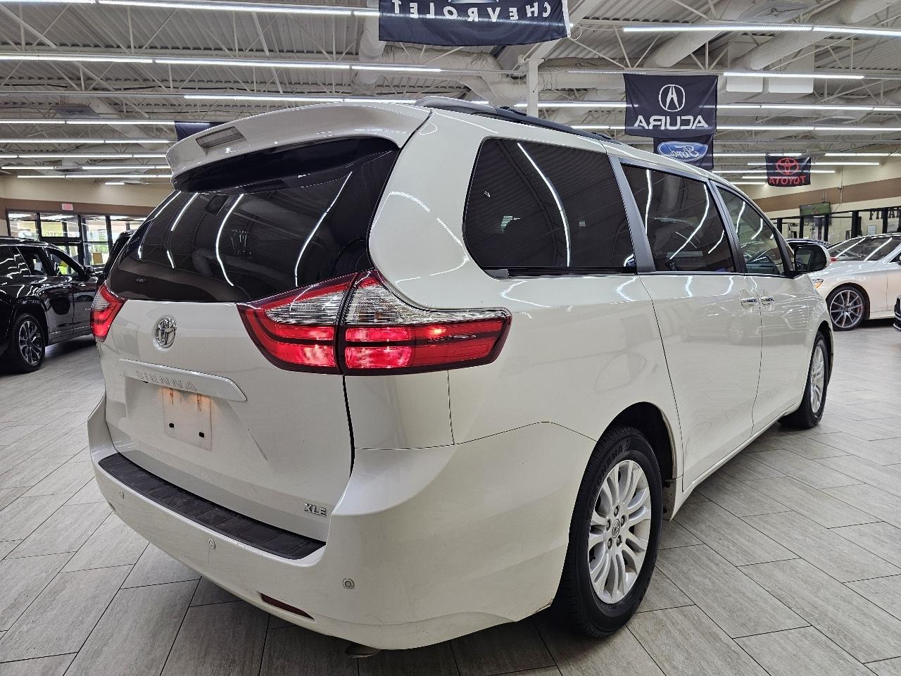 Toyota Sienna XLE FWD 8-Passenger V6 2016