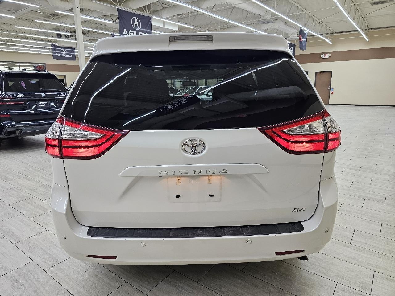 Toyota Sienna XLE FWD 8-Passenger V6 2016