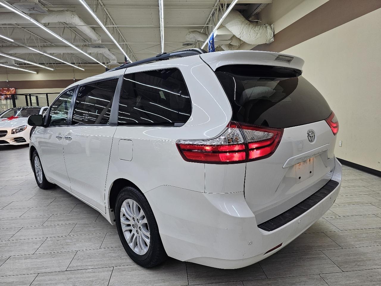 Toyota Sienna XLE FWD 8-Passenger V6 2016