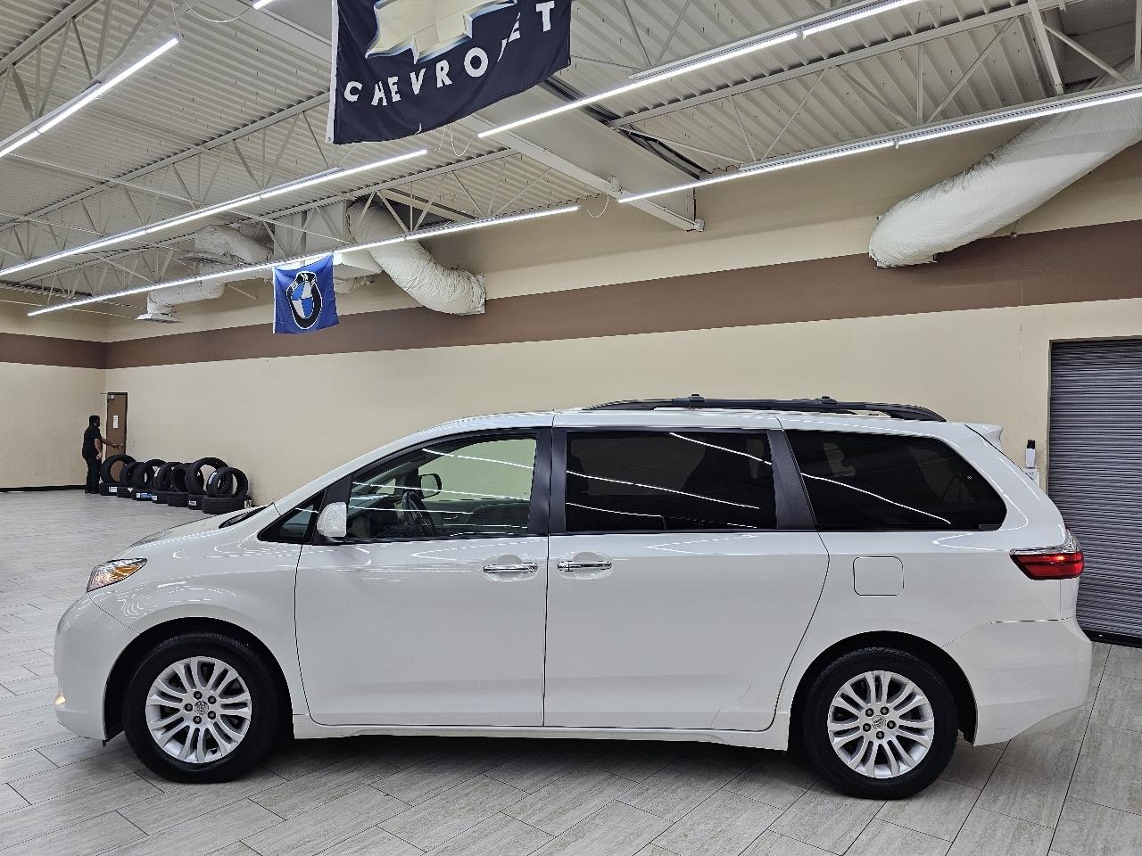 Toyota Sienna XLE FWD 8-Passenger V6 2016