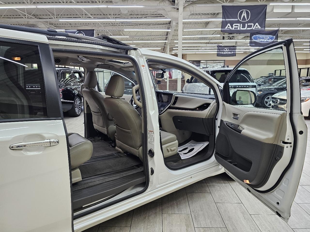 Toyota Sienna XLE FWD 8-Passenger V6 2016