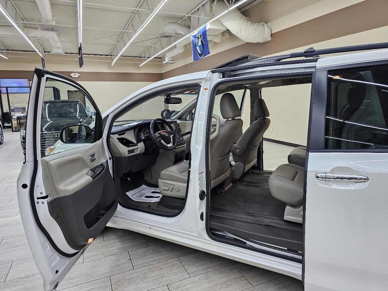 Toyota Sienna XLE FWD 8-Passenger V6 2016