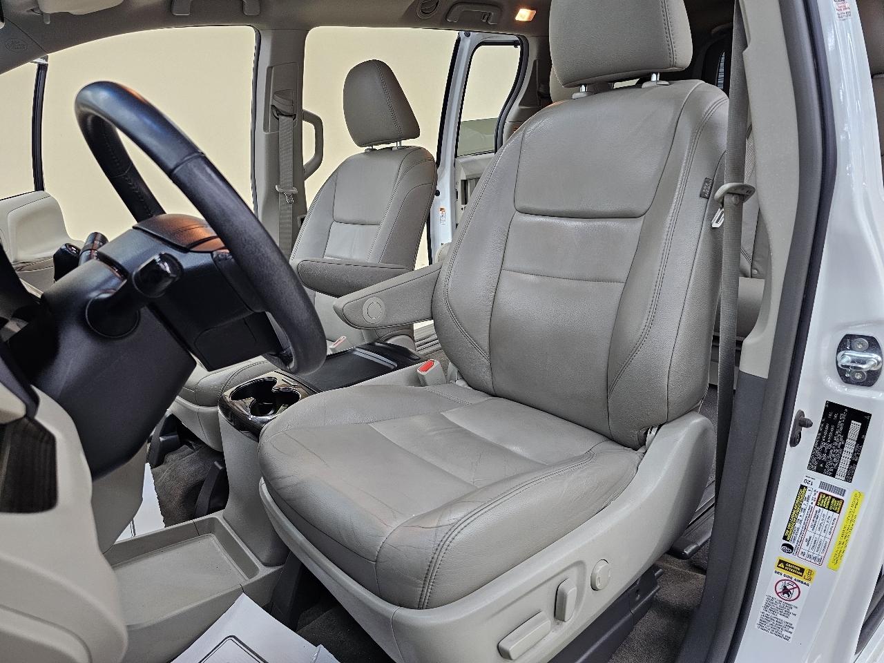 Toyota Sienna XLE FWD 8-Passenger V6 2016