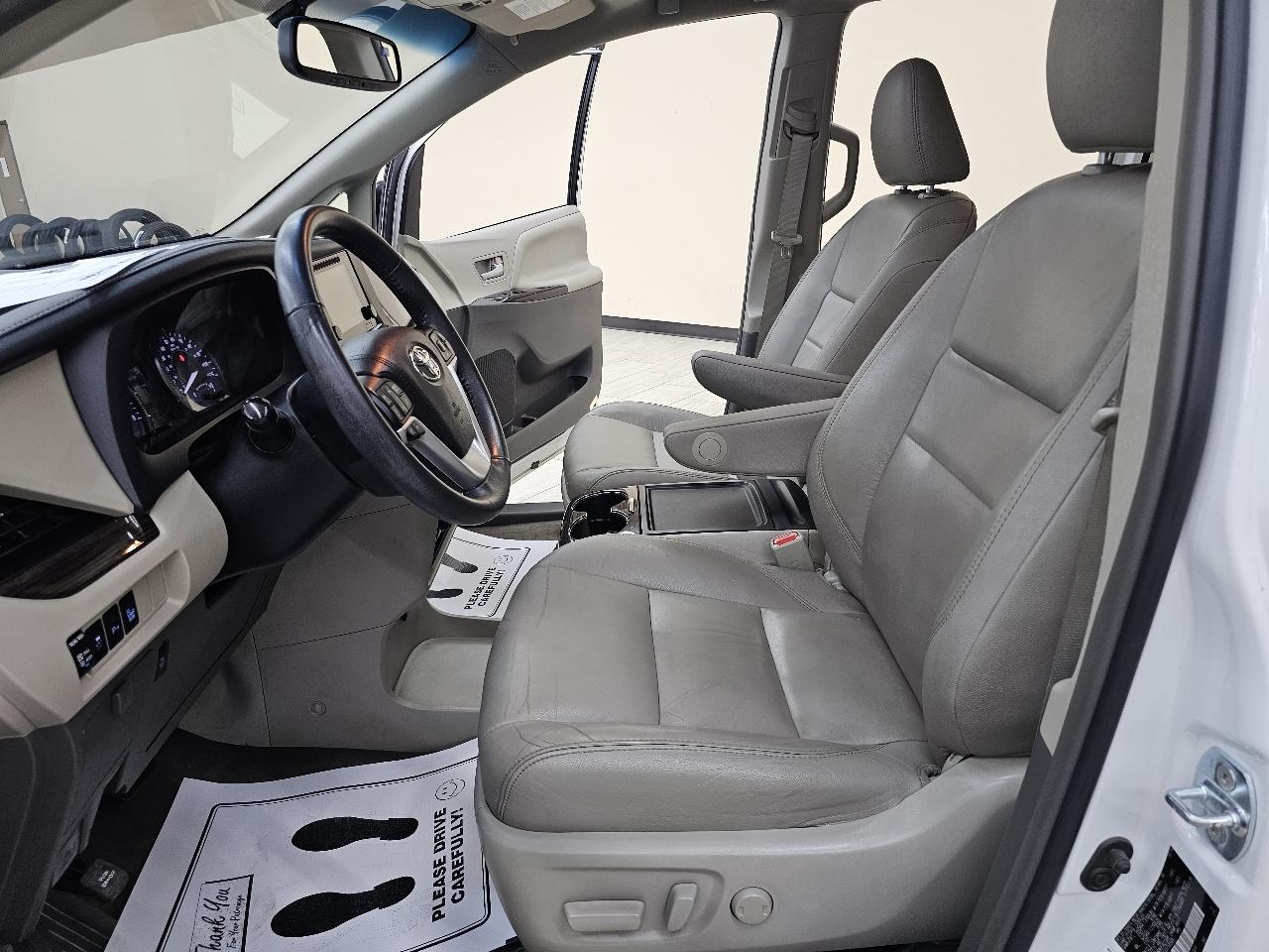 Toyota Sienna XLE FWD 8-Passenger V6 2016