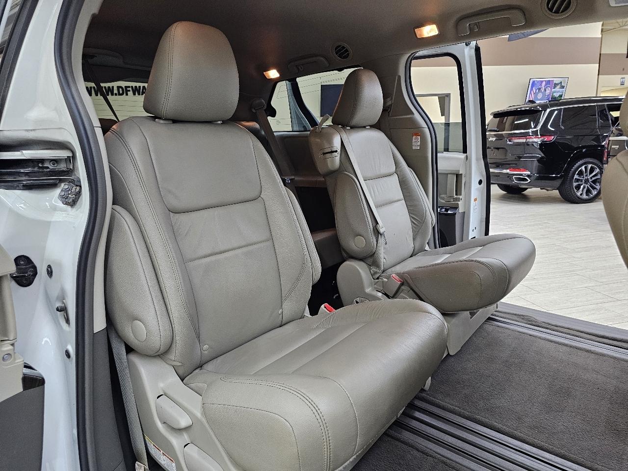 Toyota Sienna XLE FWD 8-Passenger V6 2016