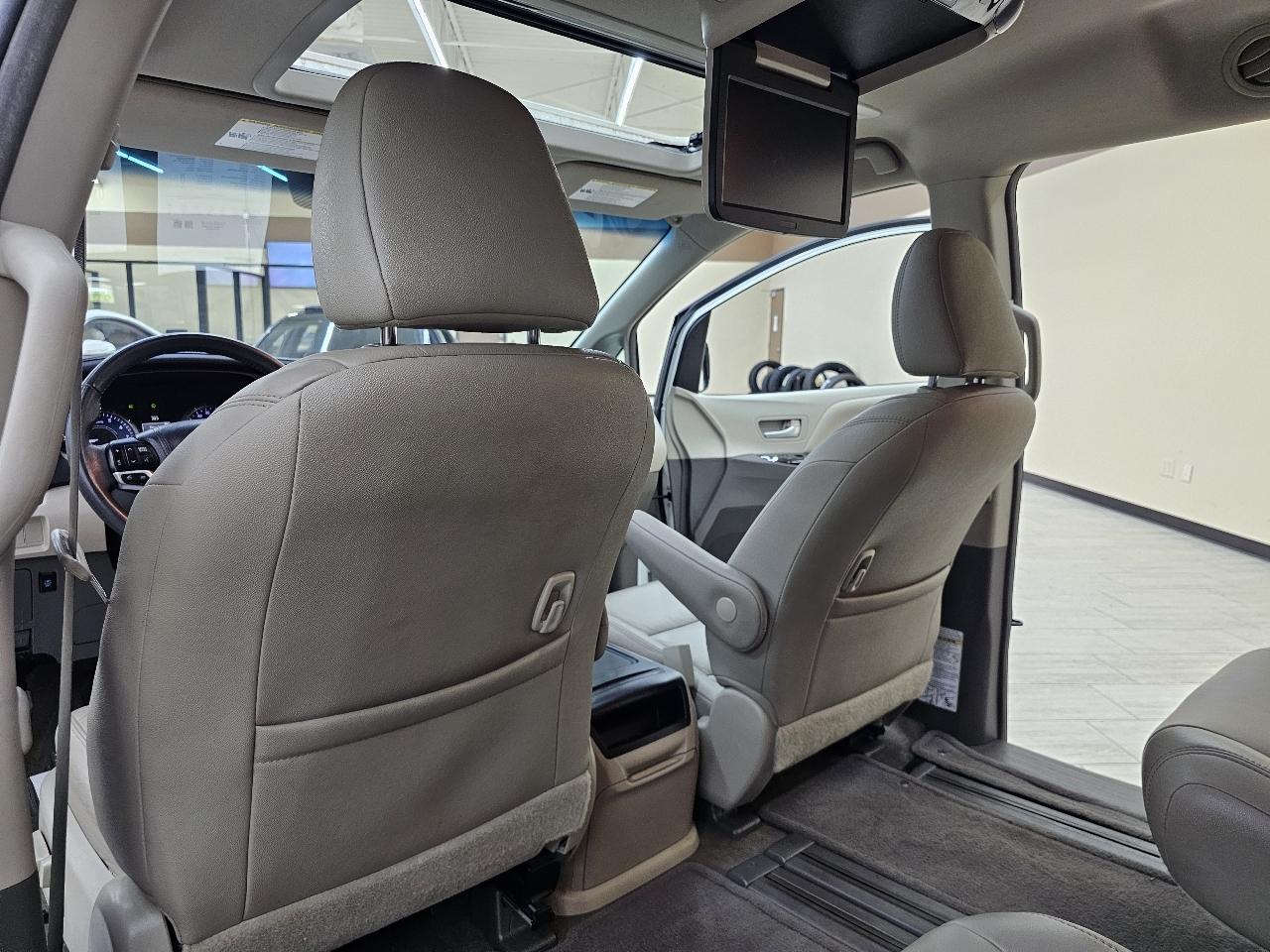 Toyota Sienna XLE FWD 8-Passenger V6 2016