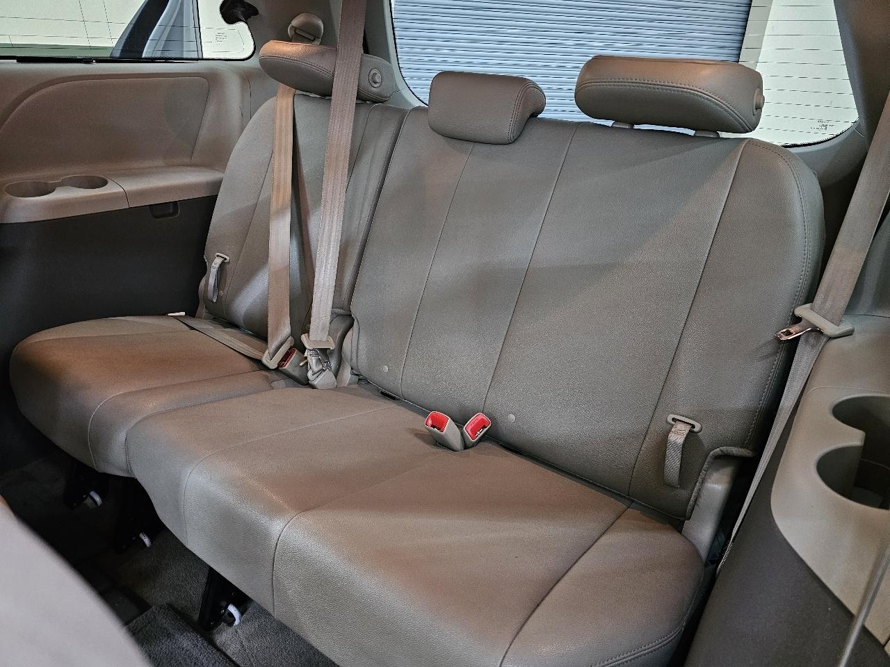 Toyota Sienna XLE FWD 8-Passenger V6 2016