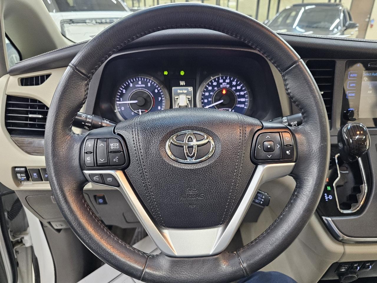 Toyota Sienna XLE FWD 8-Passenger V6 2016