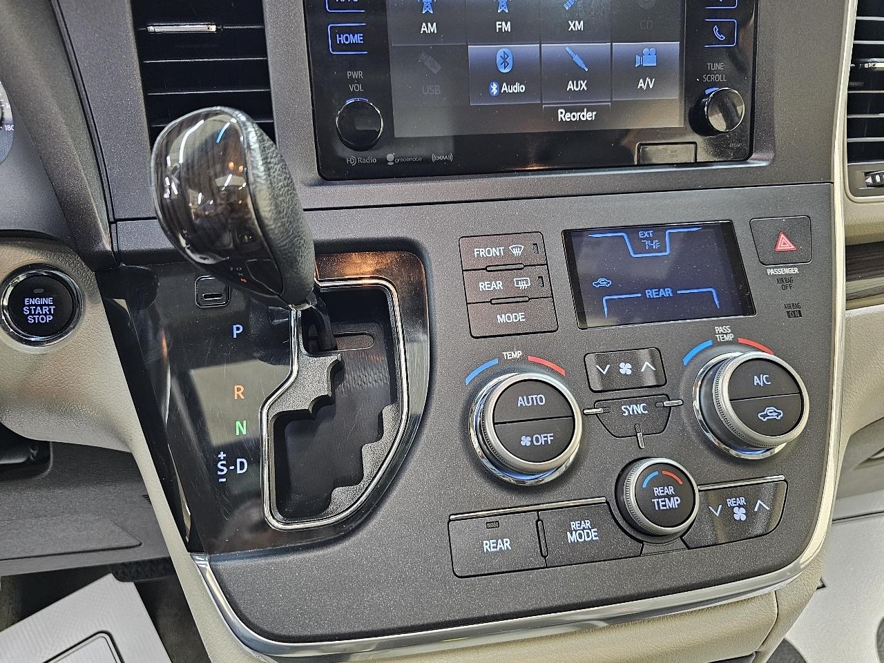 Toyota Sienna XLE FWD 8-Passenger V6 2016