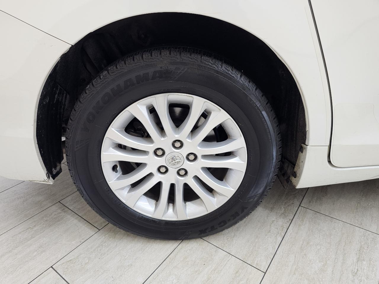 Toyota Sienna XLE FWD 8-Passenger V6 2016