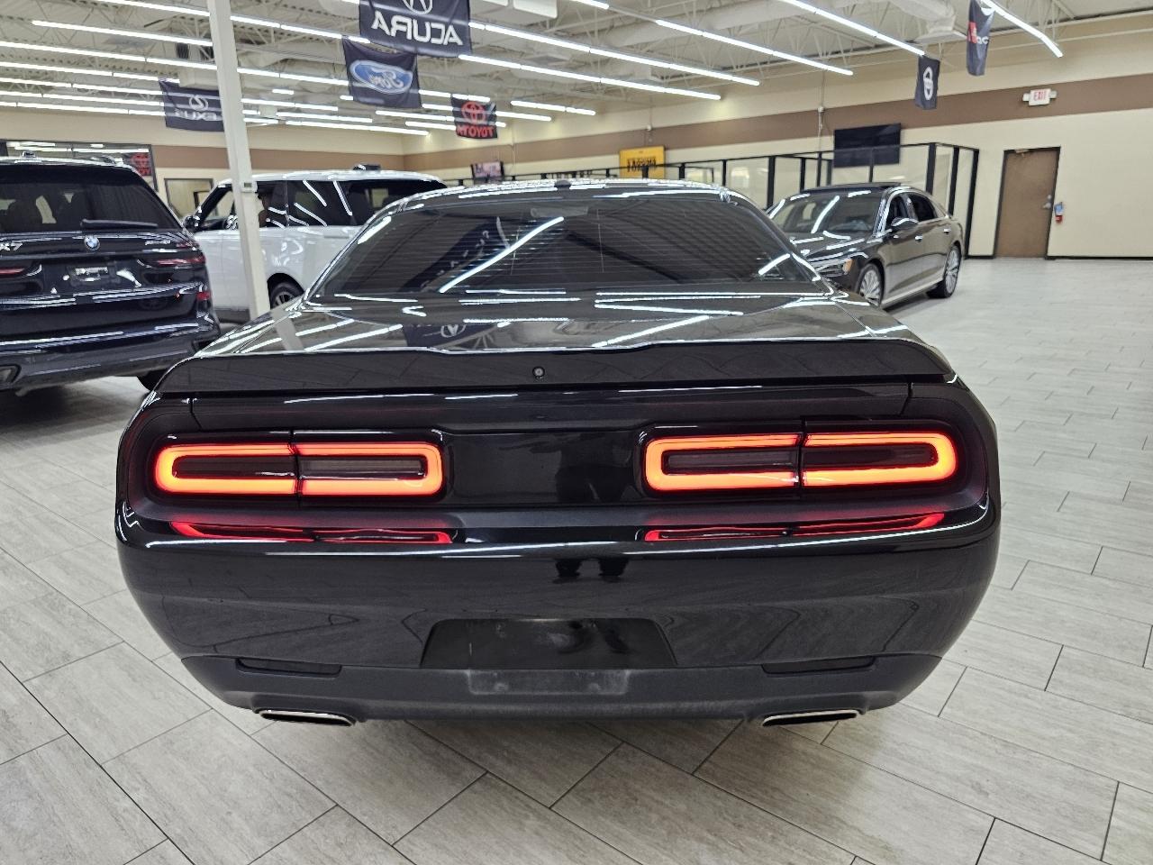 Dodge Challenger SXT 2021