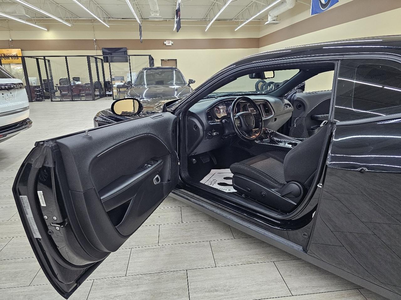 Dodge Challenger SXT 2021