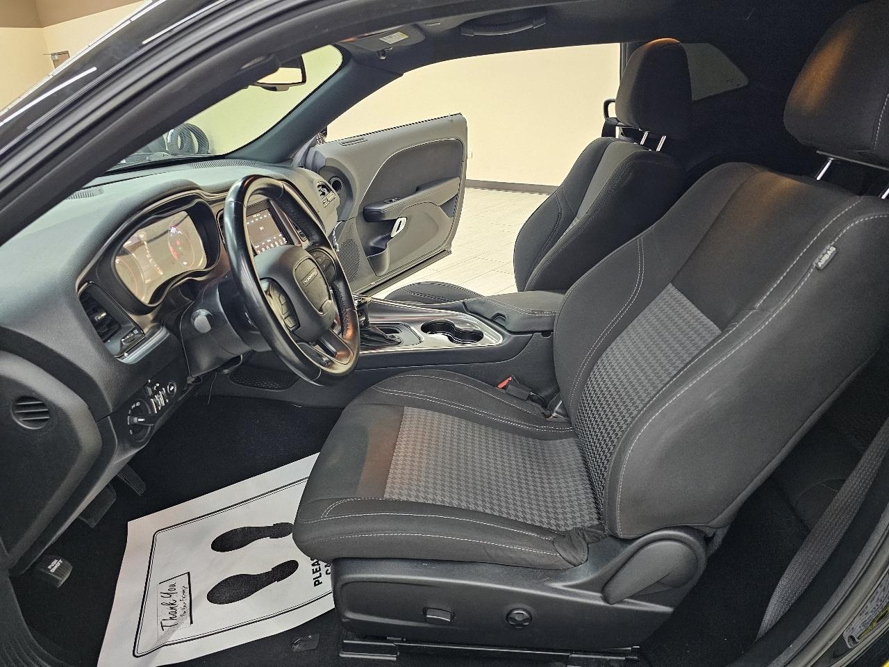 Dodge Challenger SXT 2021