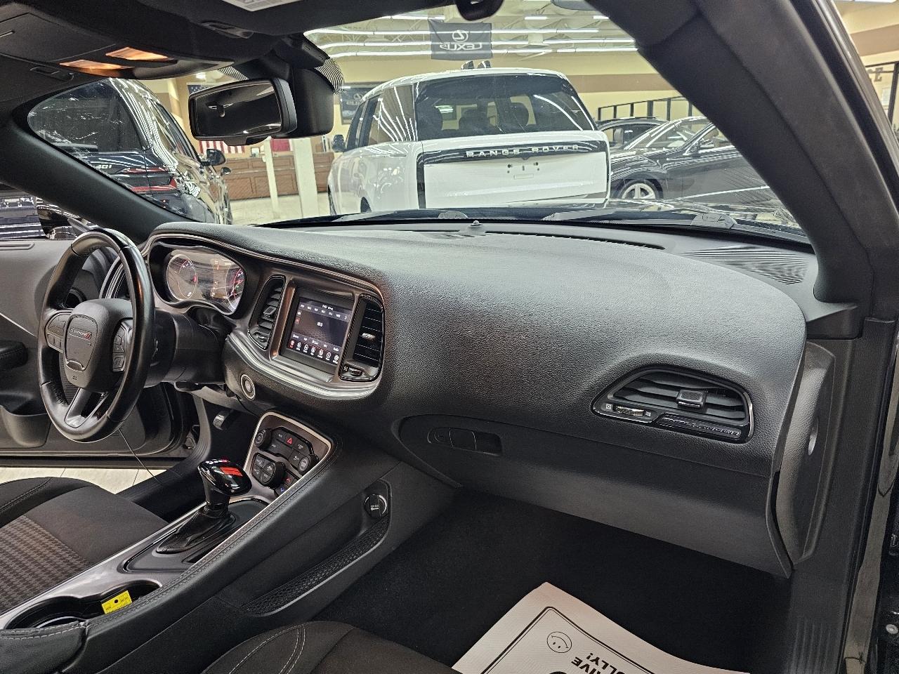 Dodge Challenger SXT 2021