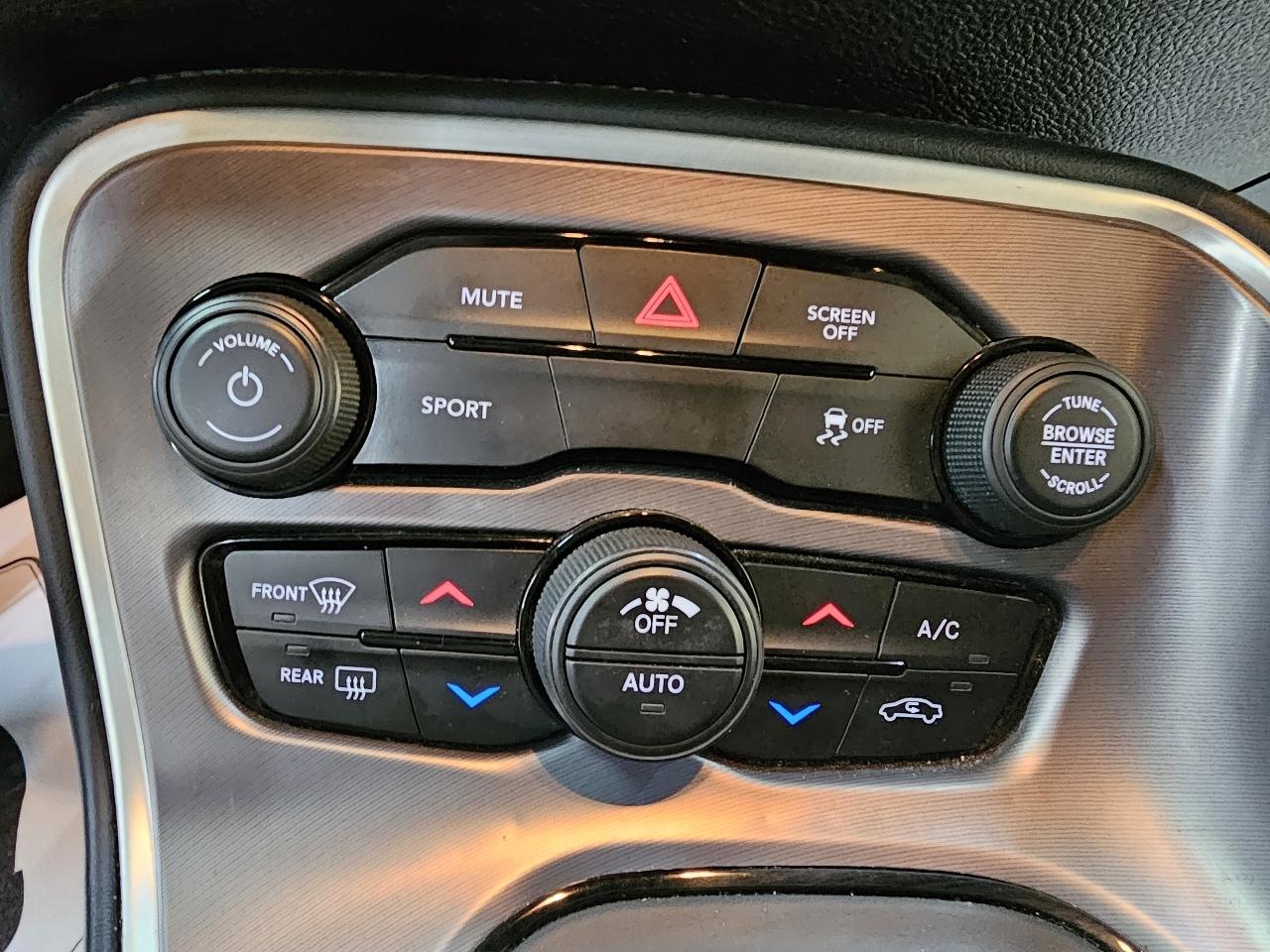Dodge Challenger SXT 2021