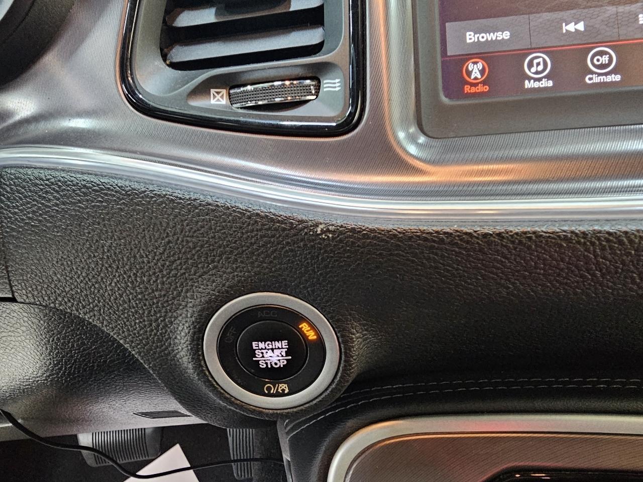Dodge Challenger SXT 2021