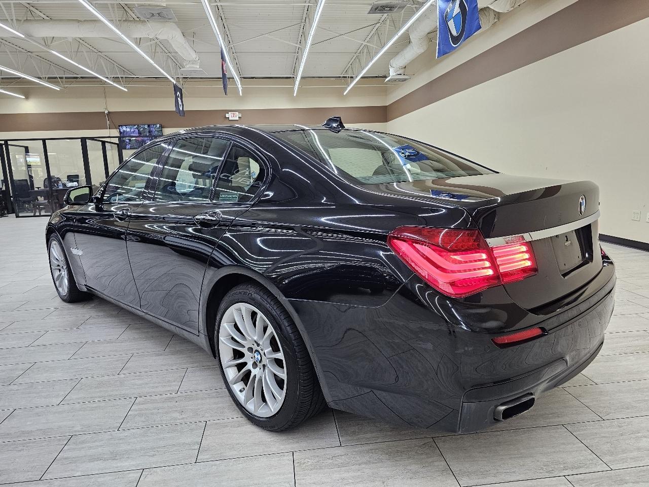 BMW 7-Series 750i 2015