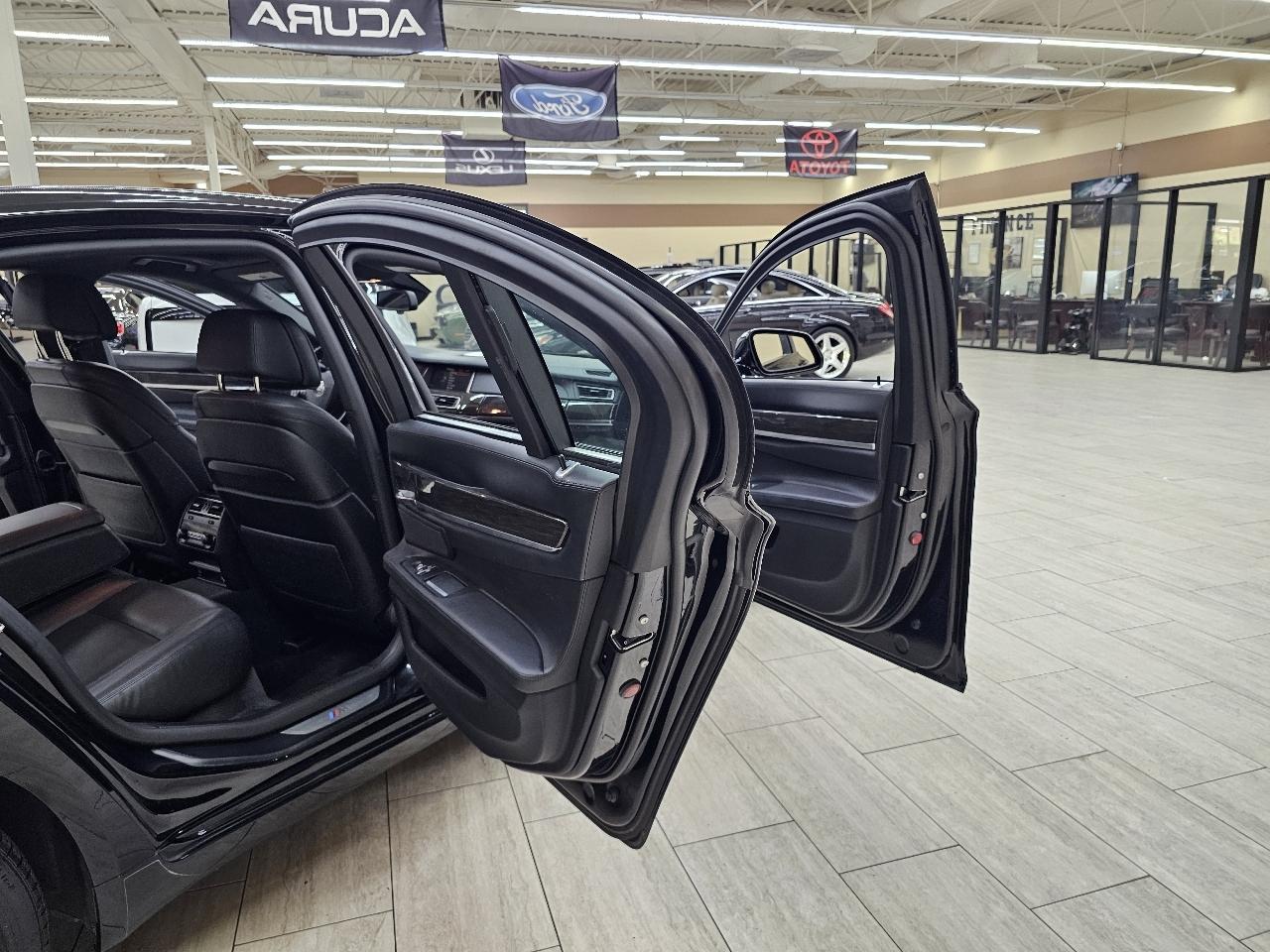 BMW 7-Series 750i 2015