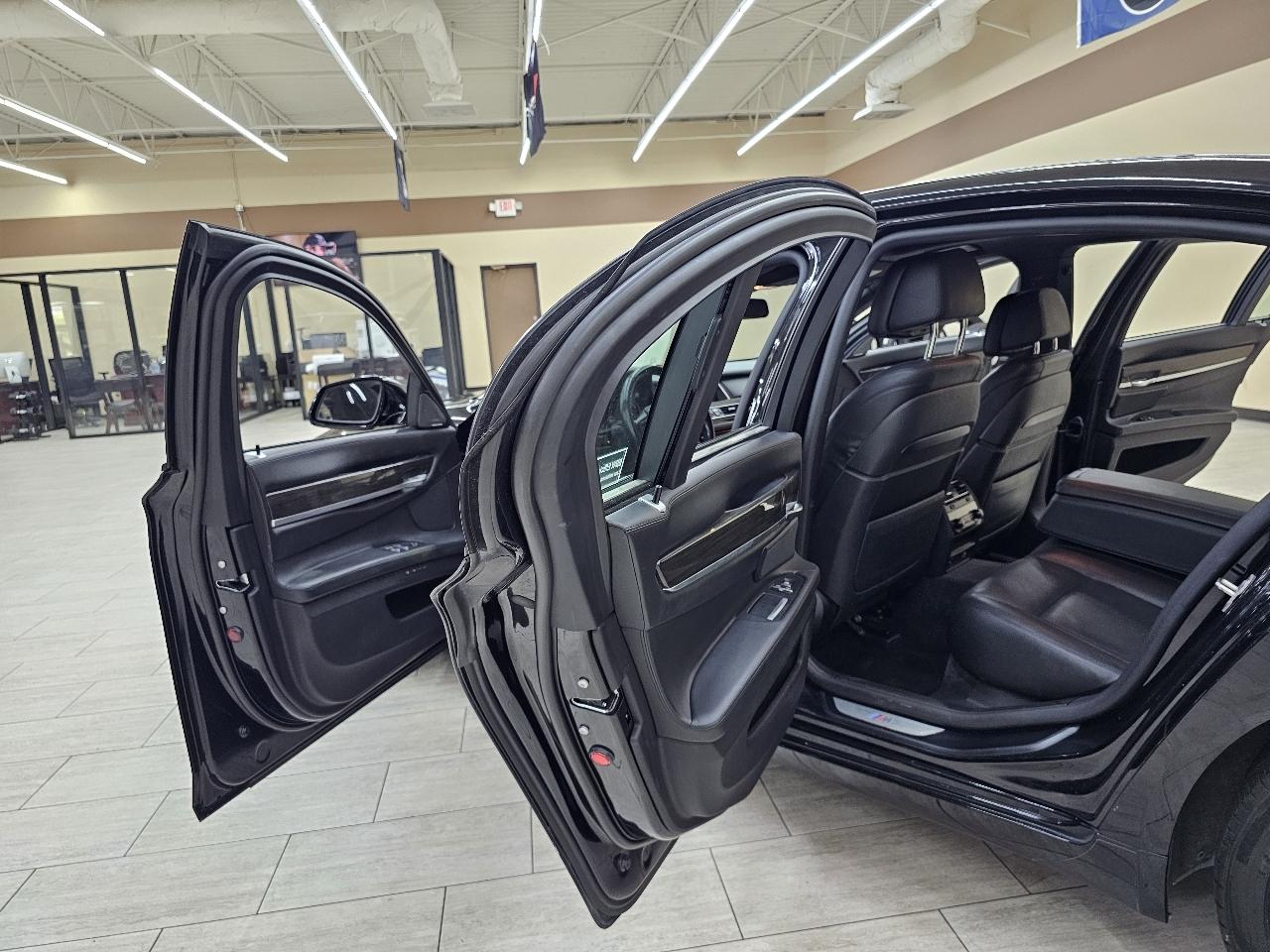 BMW 7-Series 750i 2015