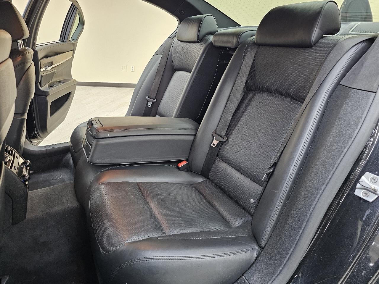 BMW 7-Series 750i 2015