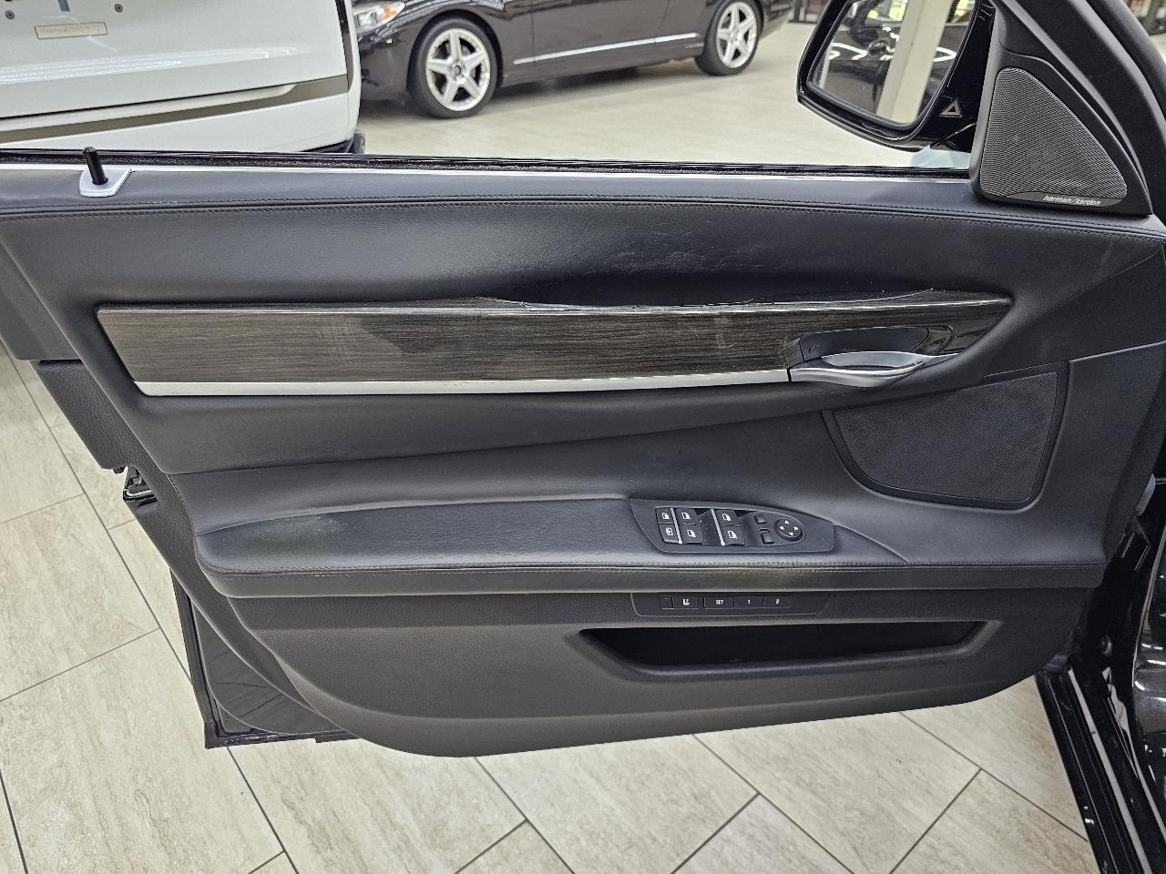 BMW 7-Series 750i 2015