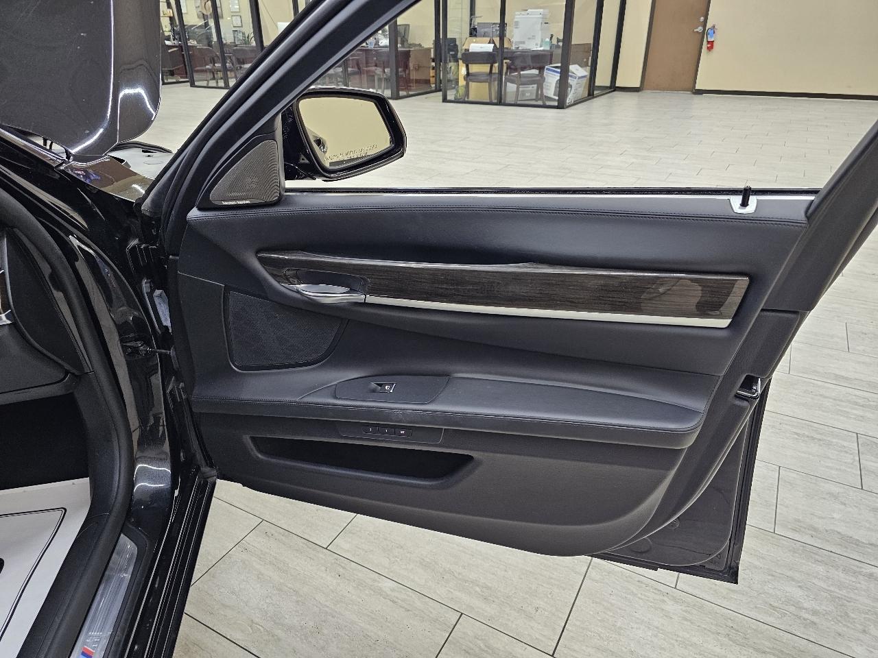 BMW 7-Series 750i 2015