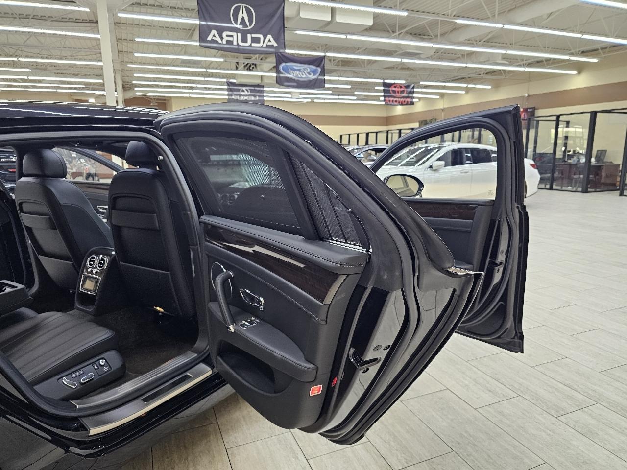Bentley Continental Flying Spur Sedan 2014