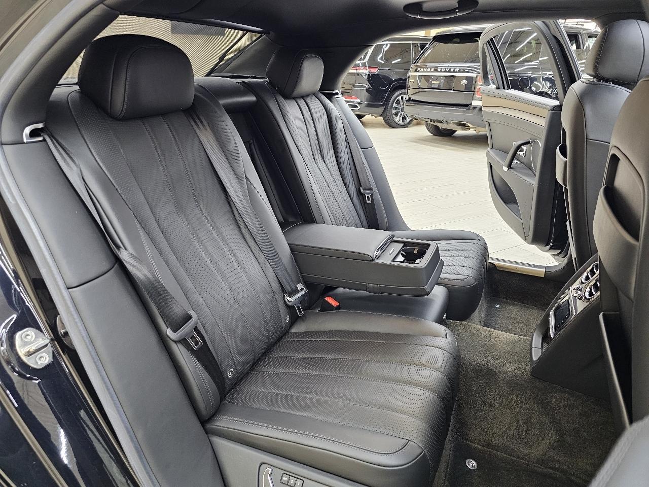 Bentley Continental Flying Spur Sedan 2014