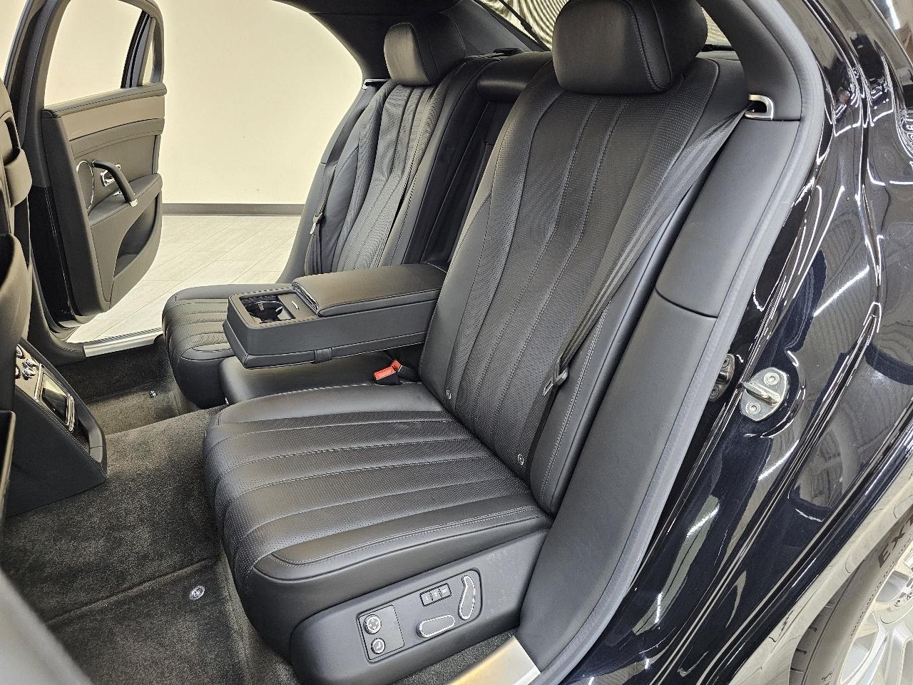 Bentley Continental Flying Spur Sedan 2014
