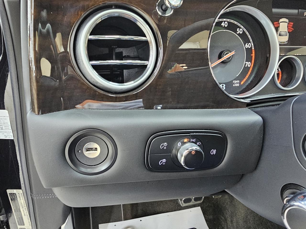 Bentley Continental Flying Spur Sedan 2014