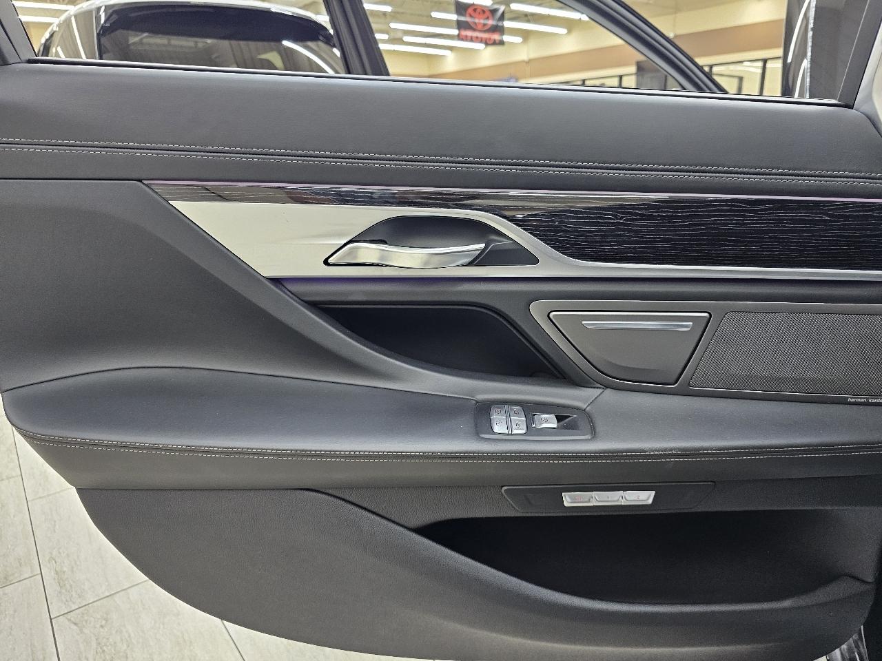 BMW 7-Series M760i xDrive 2018