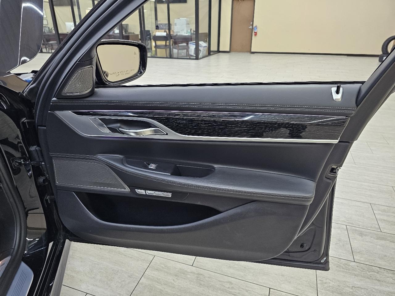 BMW 7-Series M760i xDrive 2018