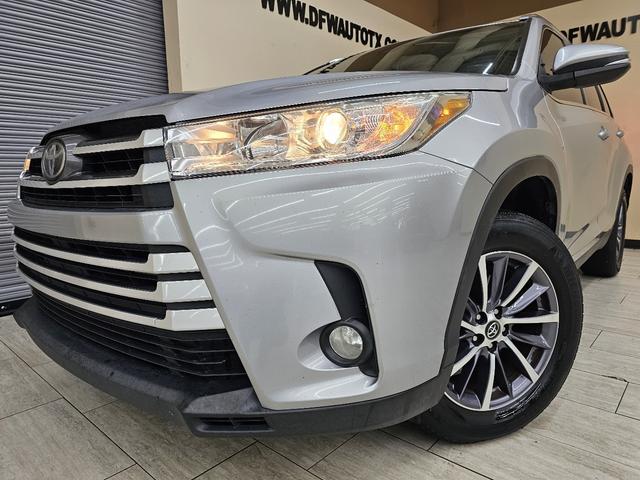 Silver 2019 Toyota Highlander SUV / Crossover Front-Wheel Drive