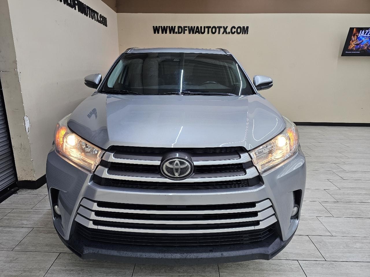 Toyota Highlander SE FWD V6 2019