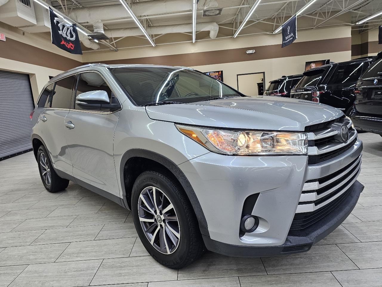 Toyota Highlander SE FWD V6 2019