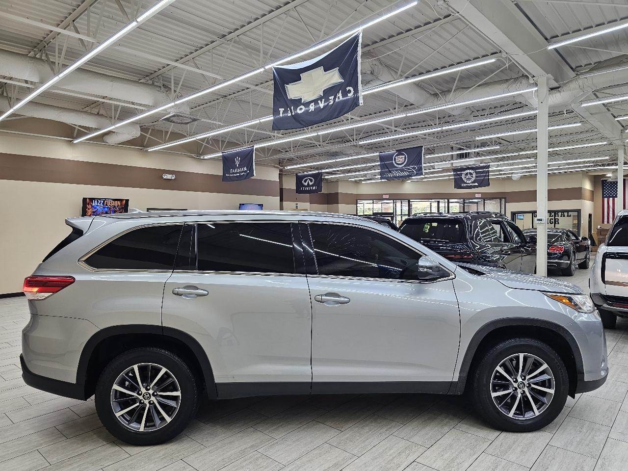 Toyota Highlander SE FWD V6 2019