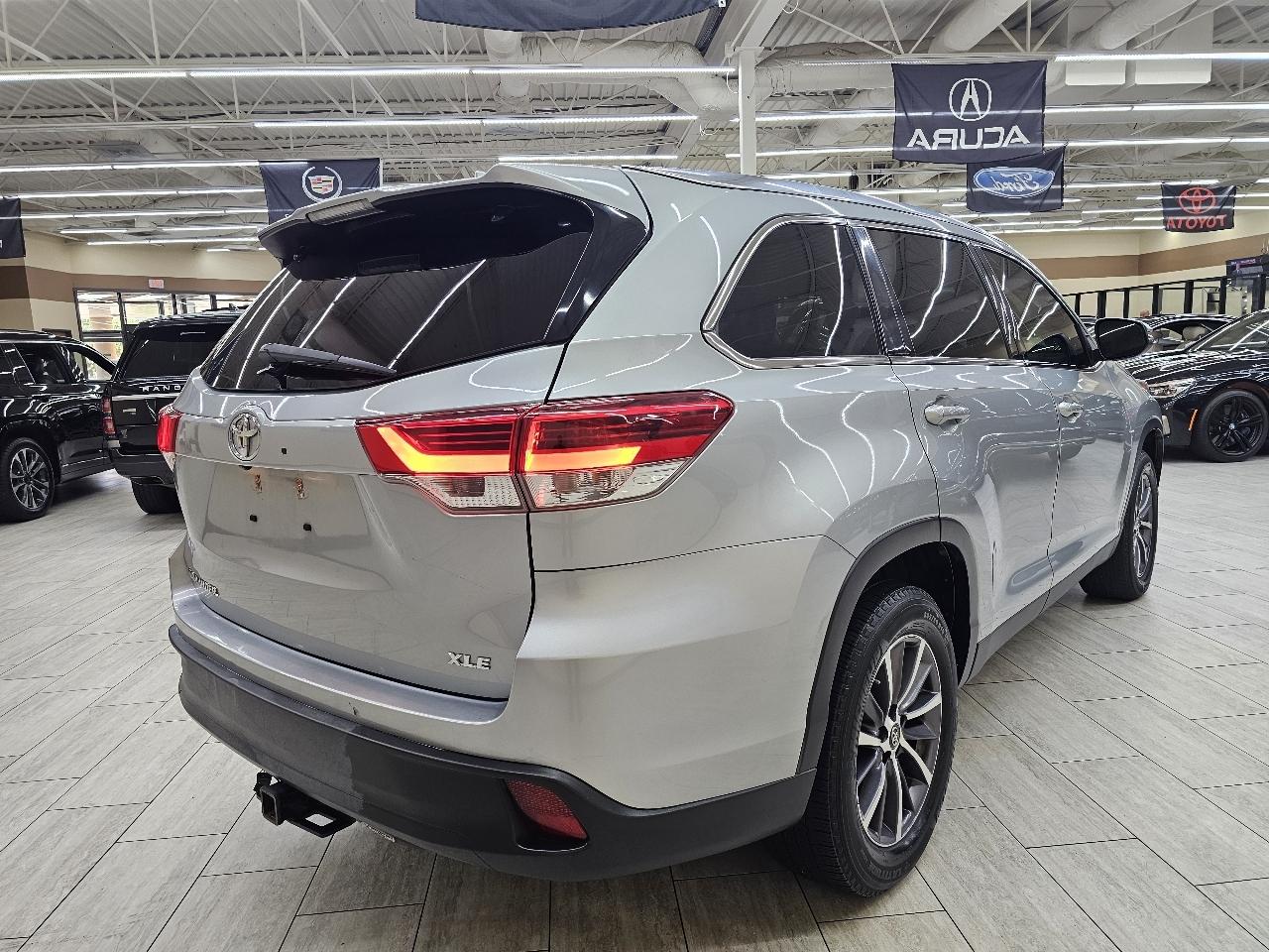 Toyota Highlander SE FWD V6 2019