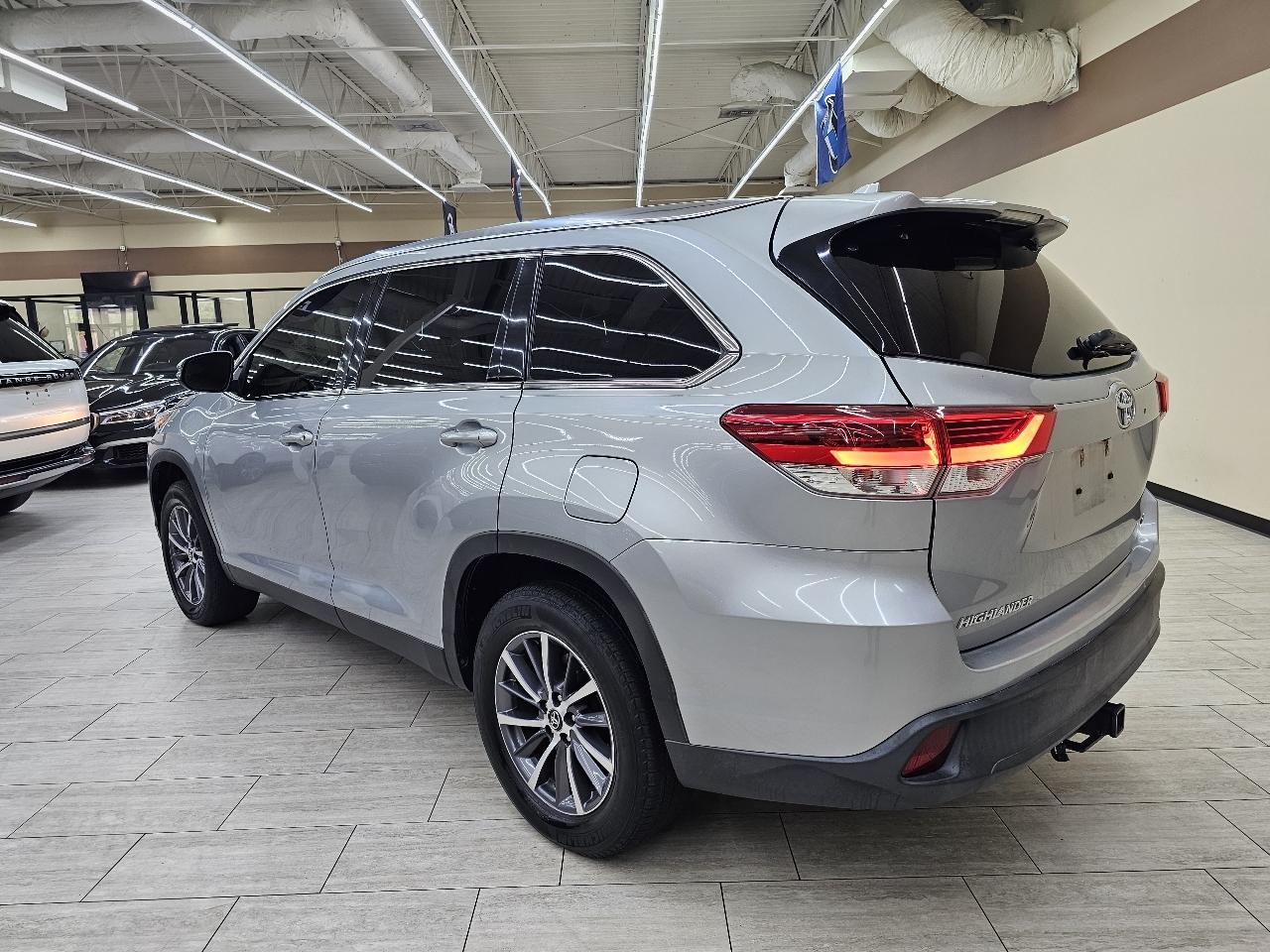 Toyota Highlander SE FWD V6 2019