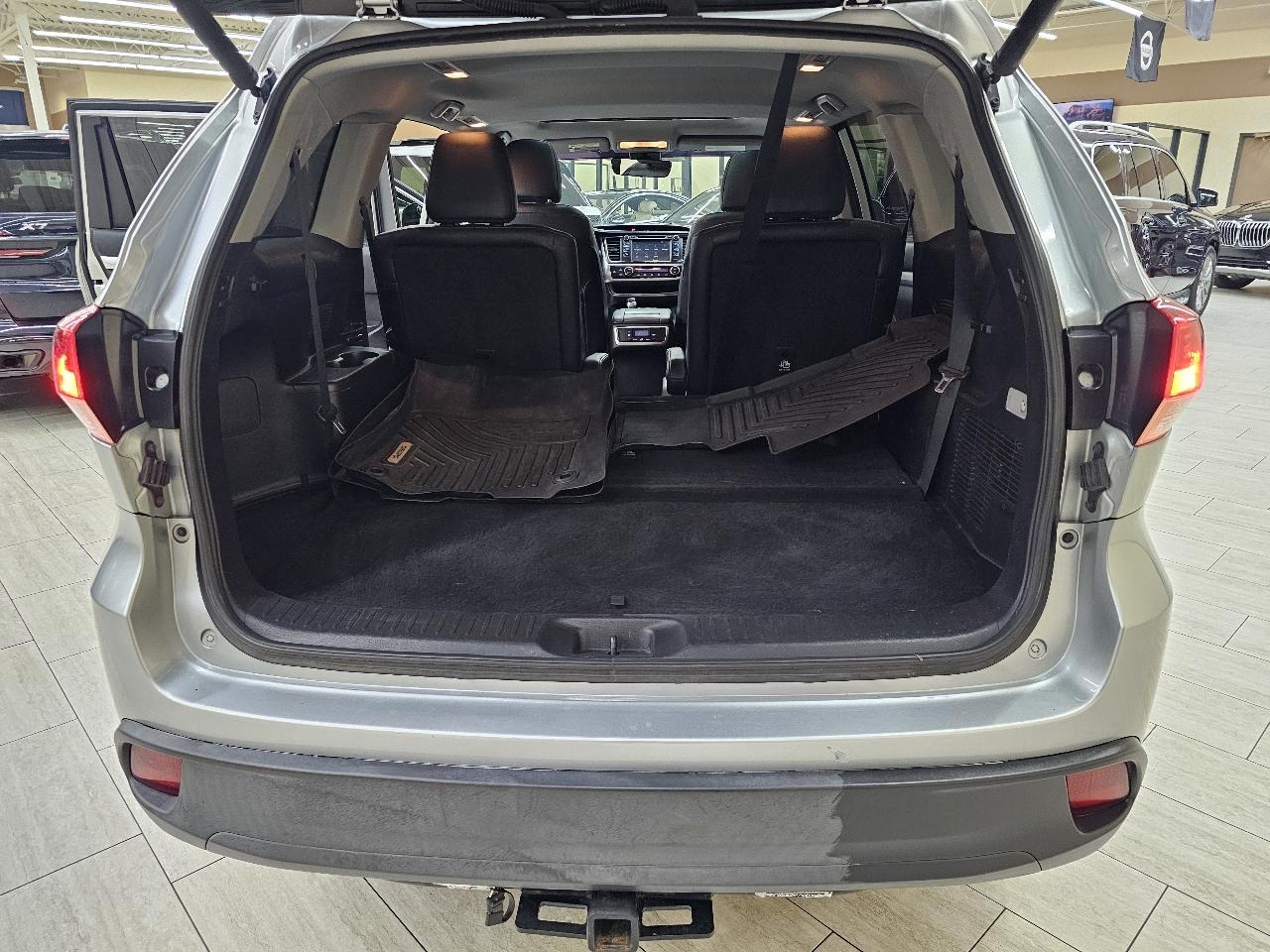 Toyota Highlander SE FWD V6 2019