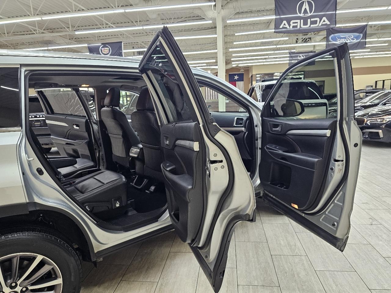 Toyota Highlander SE FWD V6 2019