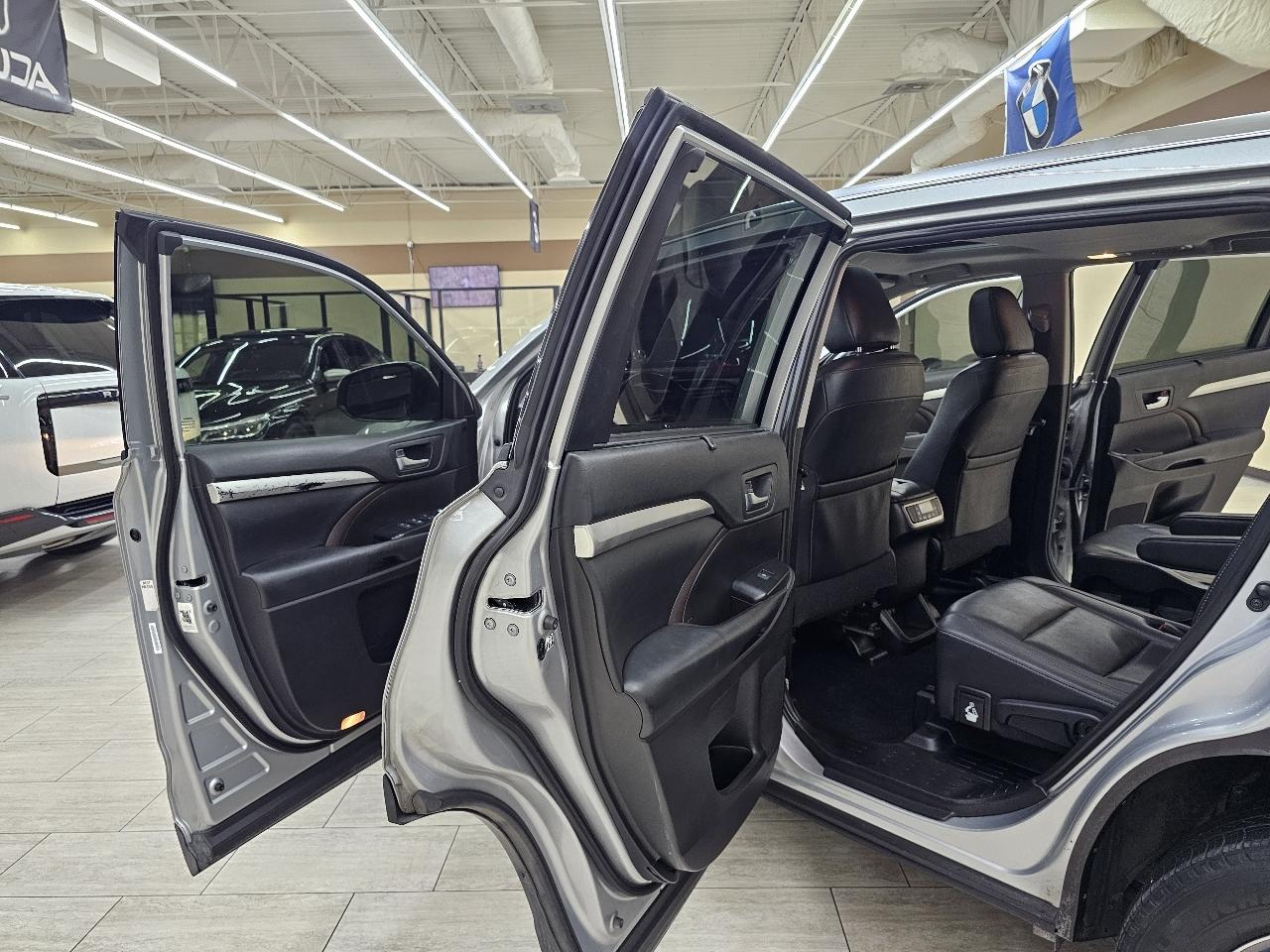 Toyota Highlander SE FWD V6 2019