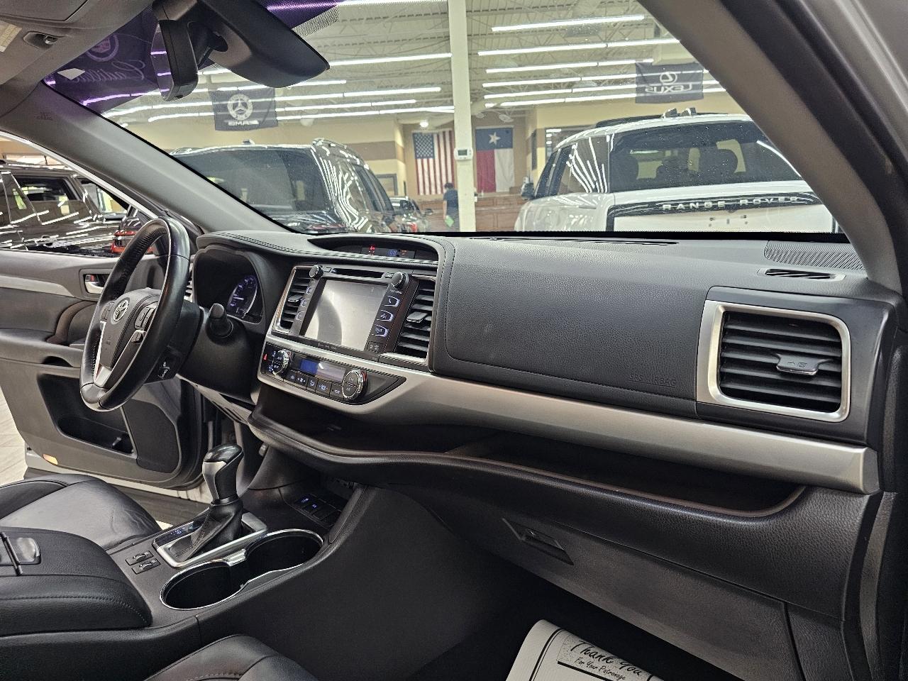 Toyota Highlander SE FWD V6 2019