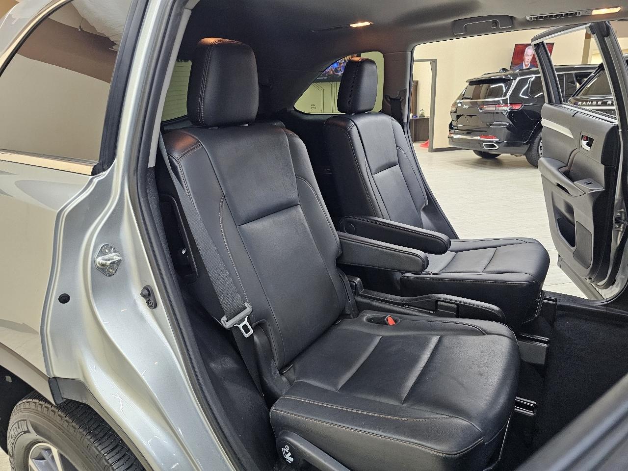 Toyota Highlander SE FWD V6 2019