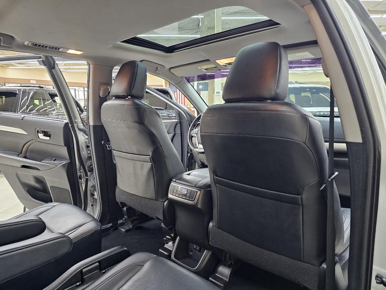 Toyota Highlander SE FWD V6 2019