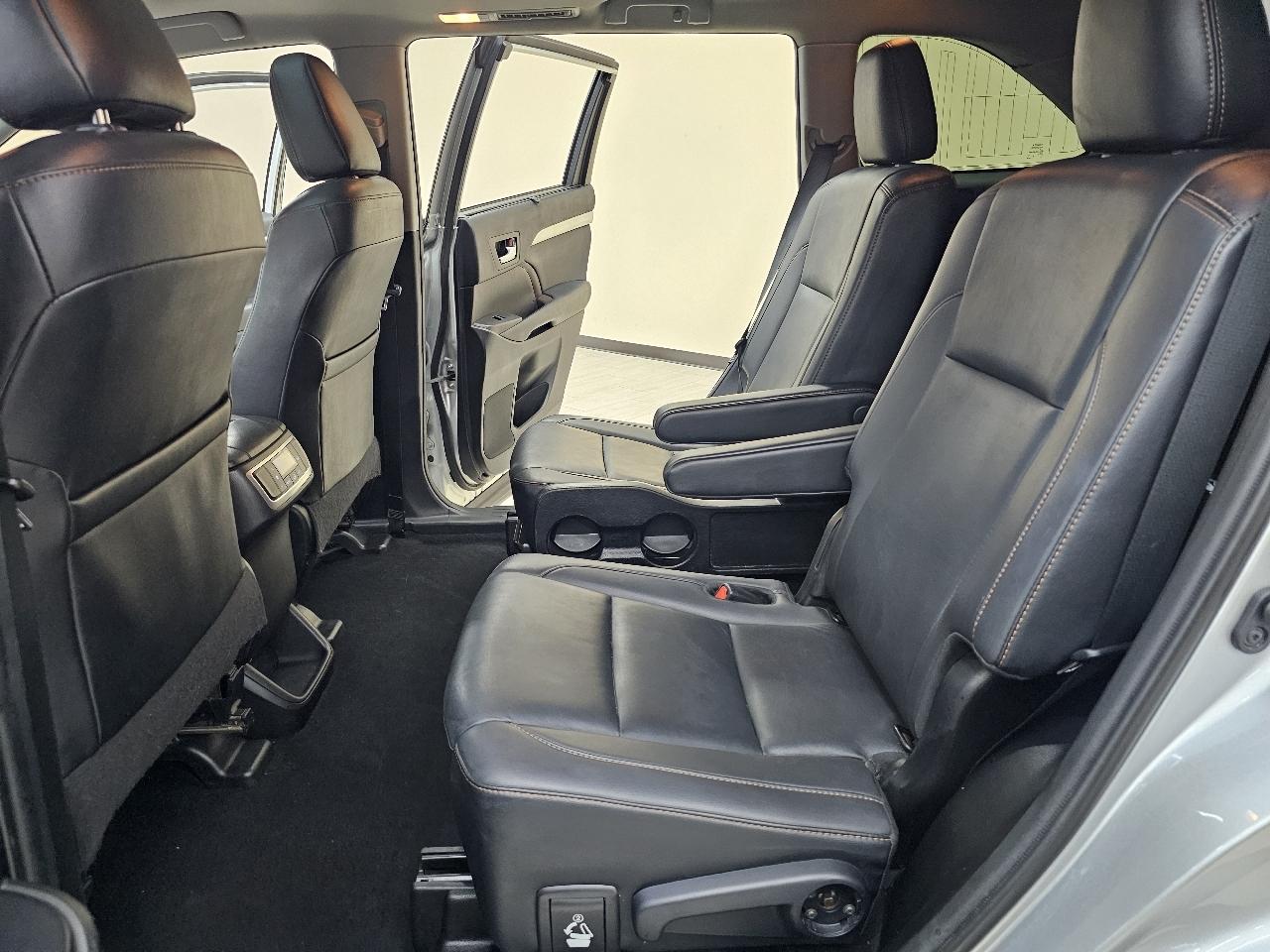 Toyota Highlander SE FWD V6 2019