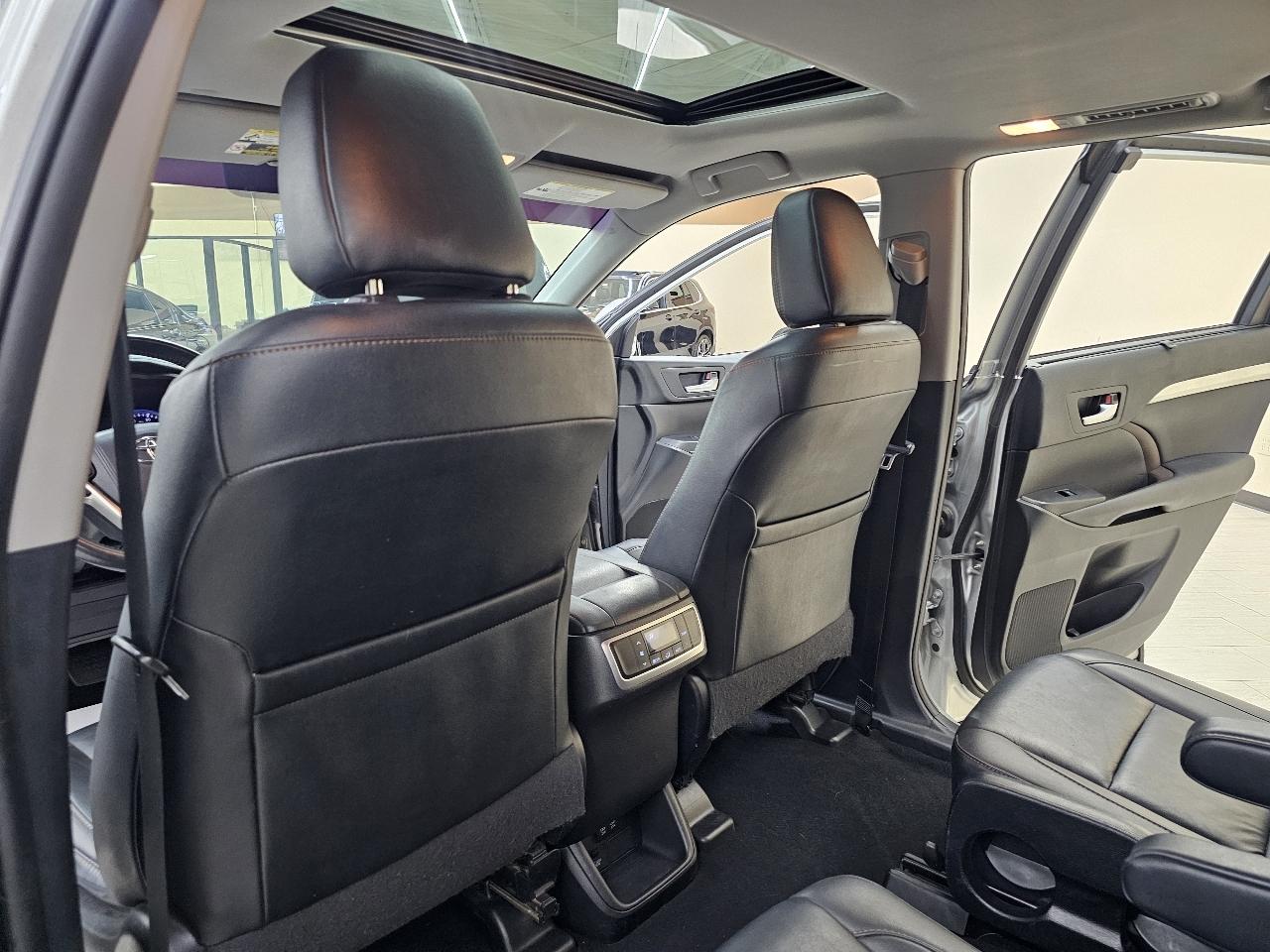 Toyota Highlander SE FWD V6 2019