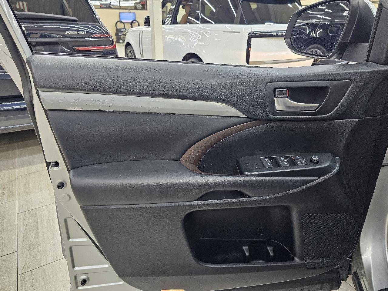 Toyota Highlander SE FWD V6 2019