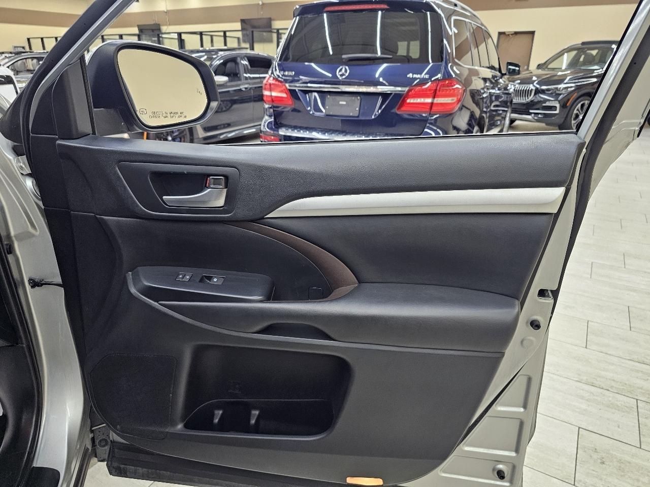 Toyota Highlander SE FWD V6 2019