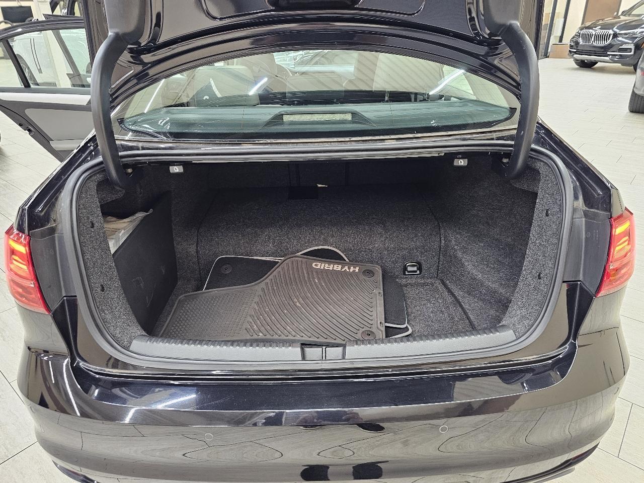 Volkswagen Jetta Hybrid SEL Premium 2016